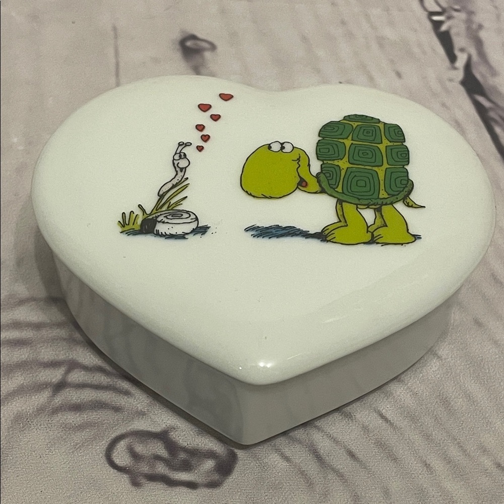 Vintage Japan Heart-Shaped porcelain Turtle Trinket Box